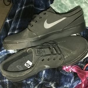 Rare NEW pair of BOY 6.5 NIKE SB JANOSKI SKATE SHO